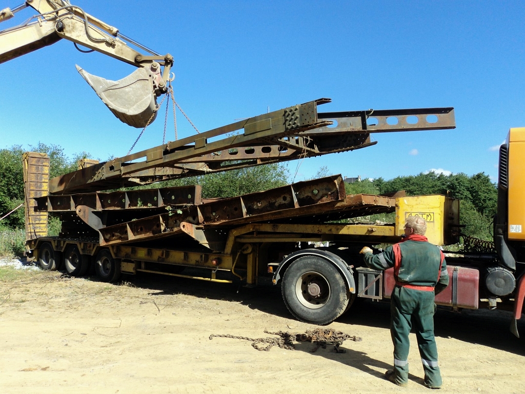 20110601 WHALE:BALEINE MOVES FROM BRÉCEY TO VIRE Bill Twohigg 008.jpg